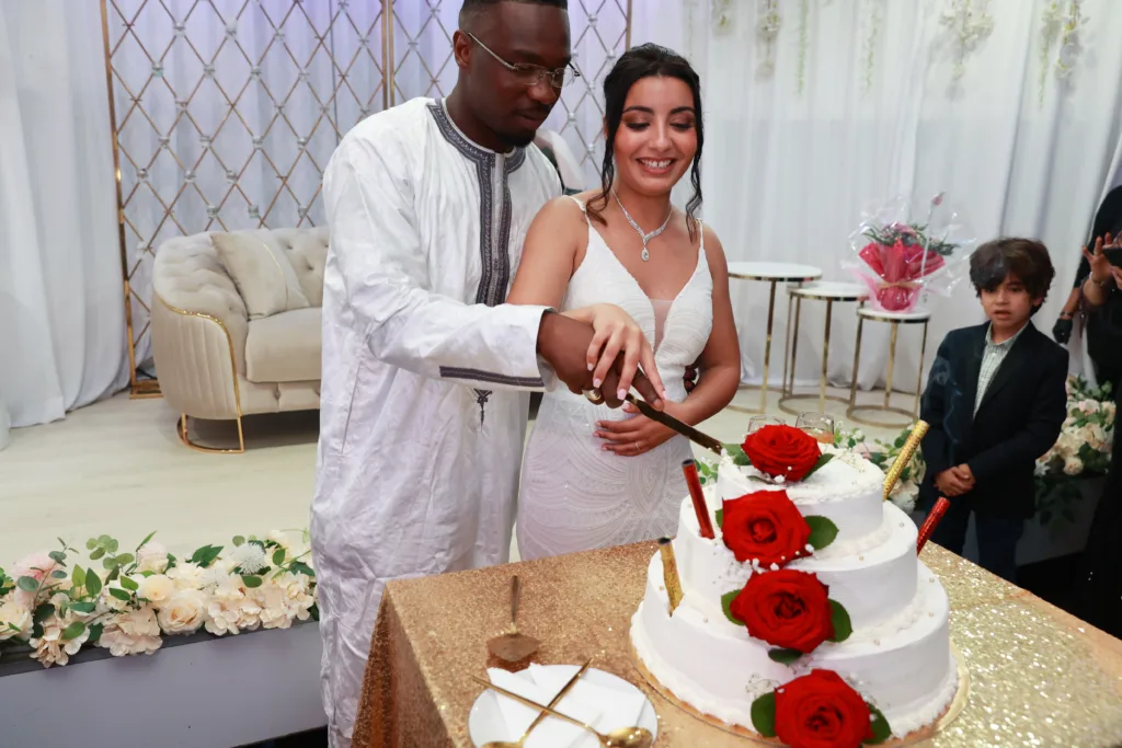 Découpe du gâteau au mariage d’Ilhème et Oussmane, Les Deux Magnolias à Ozoir-la-Ferrière