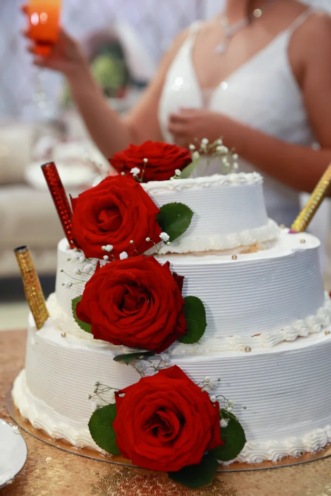 Découpe du gâteau au mariage d’Ilhème et Oussmane, Les Deux Magnolias à Ozoir-la-Ferrière