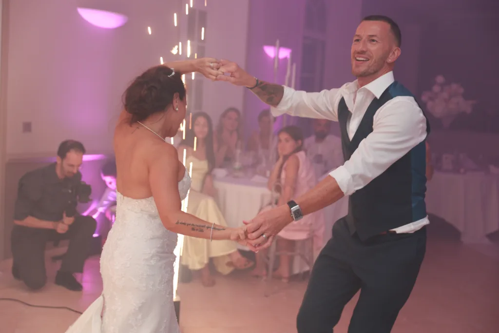 Soirée du mariage de Davina et Sam au Domaine du Parc de Pontcarré