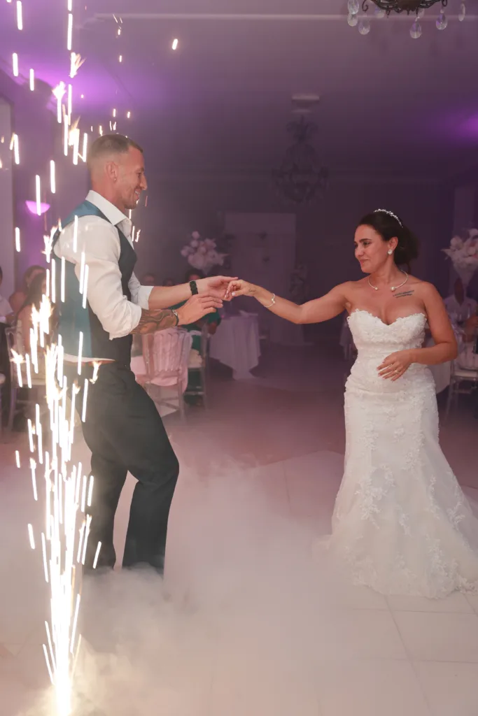 Soirée du mariage de Davina et Sam au Domaine du Parc de Pontcarré