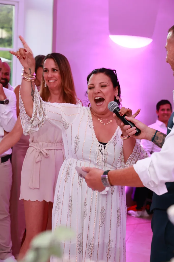 Soirée du mariage de Davina et Sam au Domaine du Parc de Pontcarré