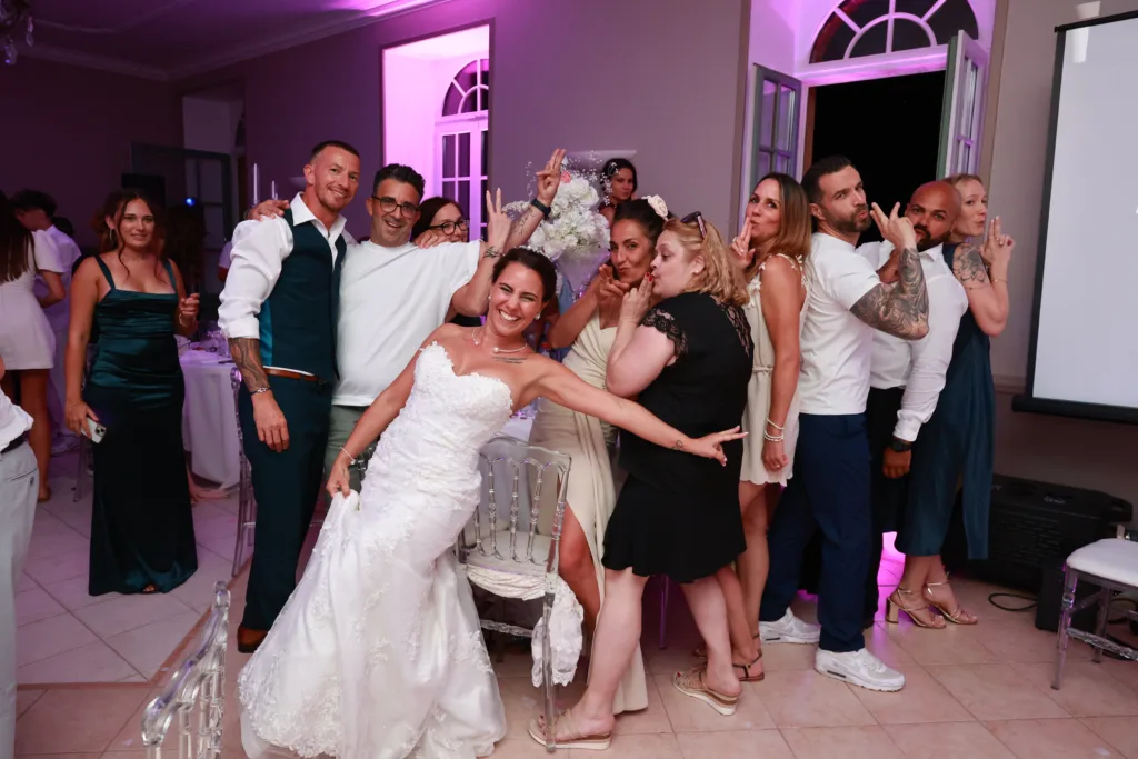 Soirée du mariage de Davina et Sam au Domaine du Parc de Pontcarré